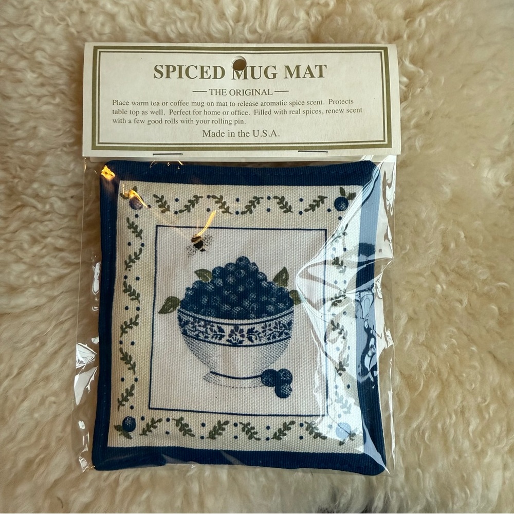 NWT Alice’s Cottage Spiced Mug Mat The Original - Blueberry Bowl with Bee